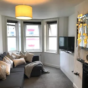Bright City Center - Close To Beach Apartment